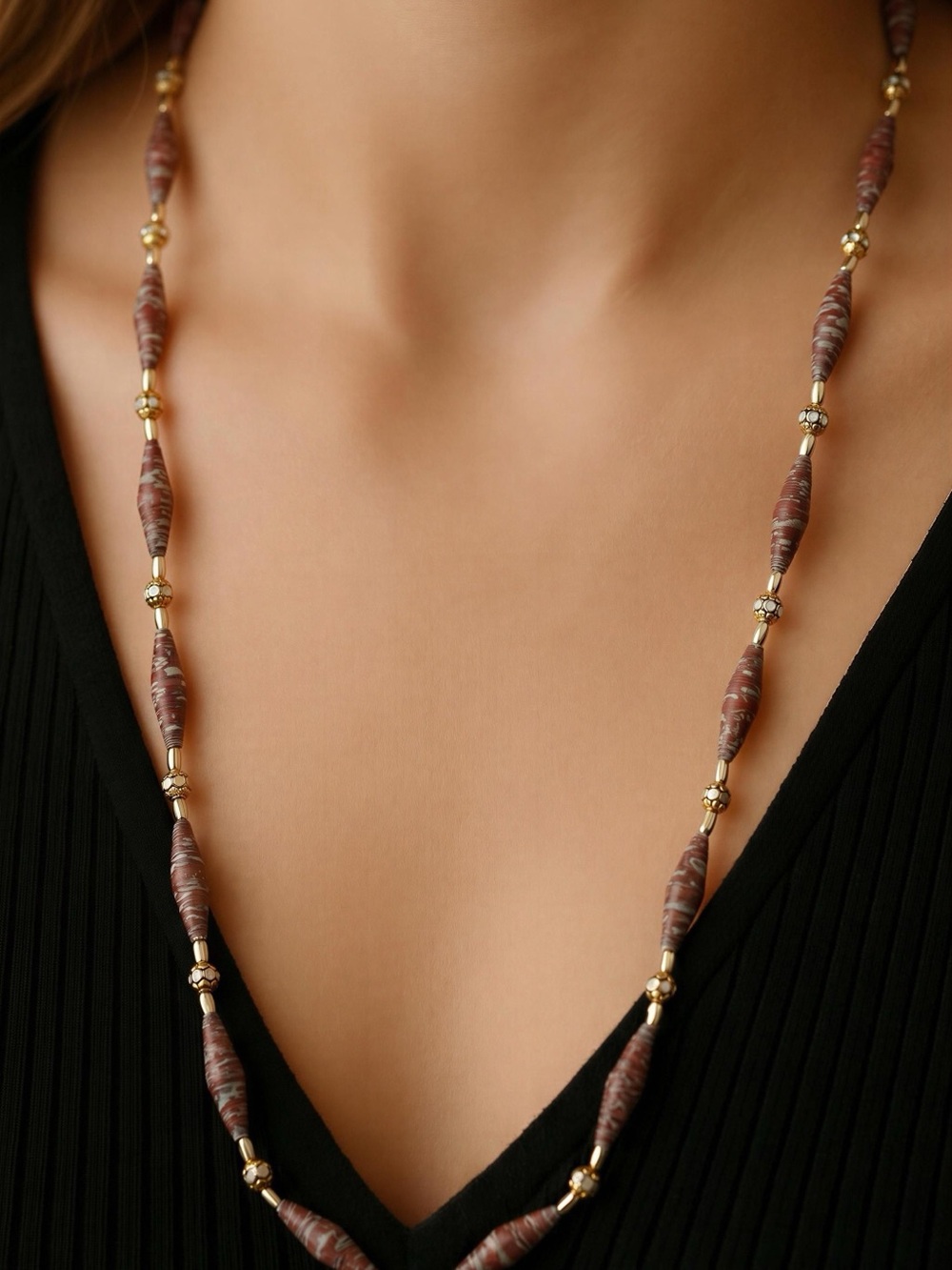 Source Unknown Brown Marbled Bead Necklace with Gold Accents